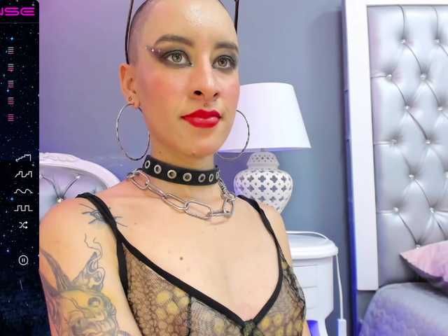 Live sex webcam photo for HannaRomero #272912640