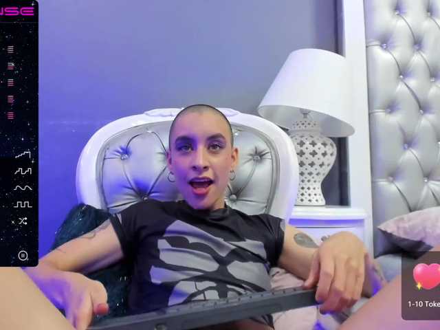 Live sex webcam photo for HannaRomero #272935886