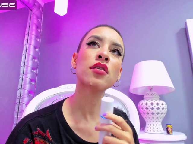 Live sex webcam photo for HannaRomero #273069580