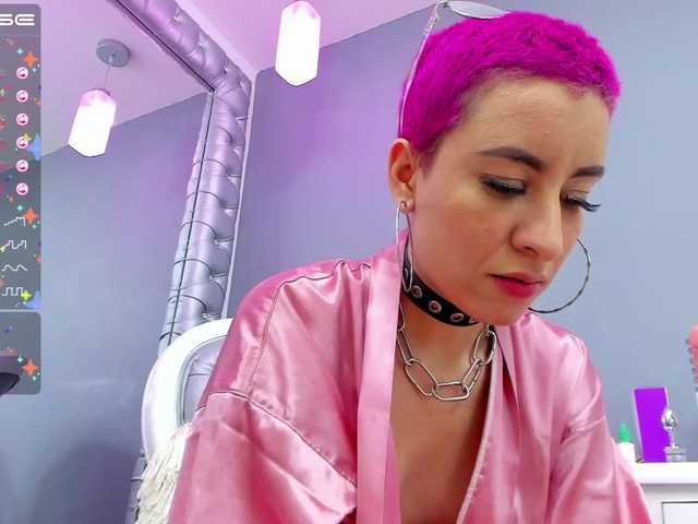 Live sex webcam photo for HannaRomero #273352254
