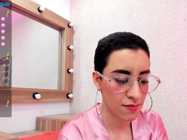 Live sex webcam photo for HannaRomero #273759526