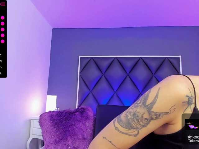 Live sex webcam photo for HannaRomero #273997530