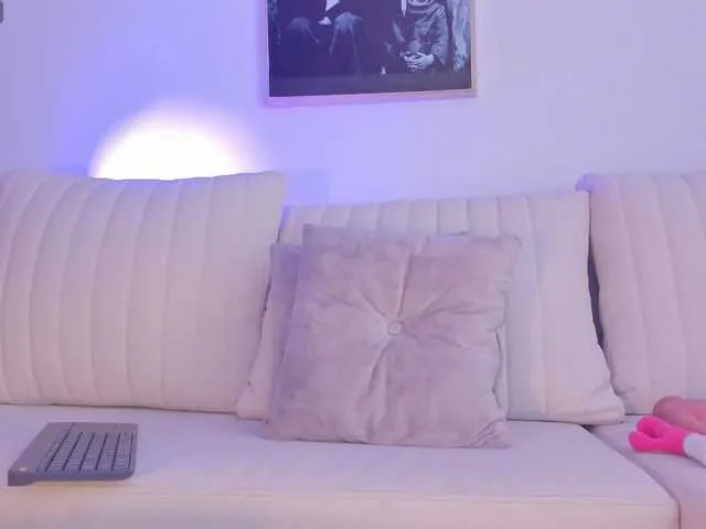 Live sex webcam photo for HannahDavis #290926497