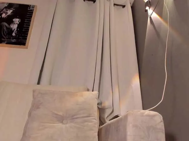 Live sex webcam photo for HannahDavis #292037926