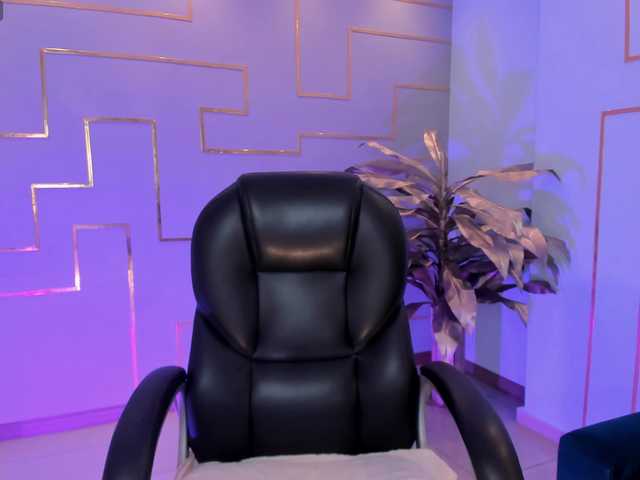 Live sex webcam photo for HannahJames #290945379