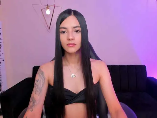 Live sex webcam photo for HannahJames #291529376