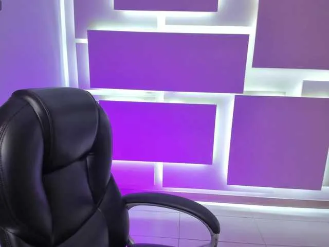 Live sex webcam photo for HannahJames #291617533