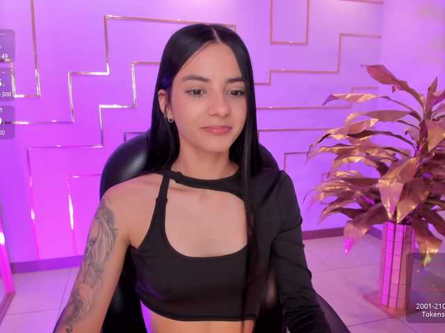 Live sex webcam photo for HannahJames #291630527