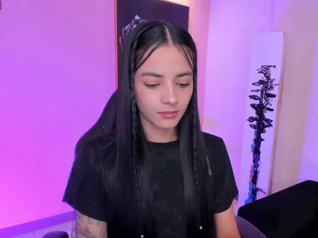 Live sex webcam photo for HannahJames #291799359