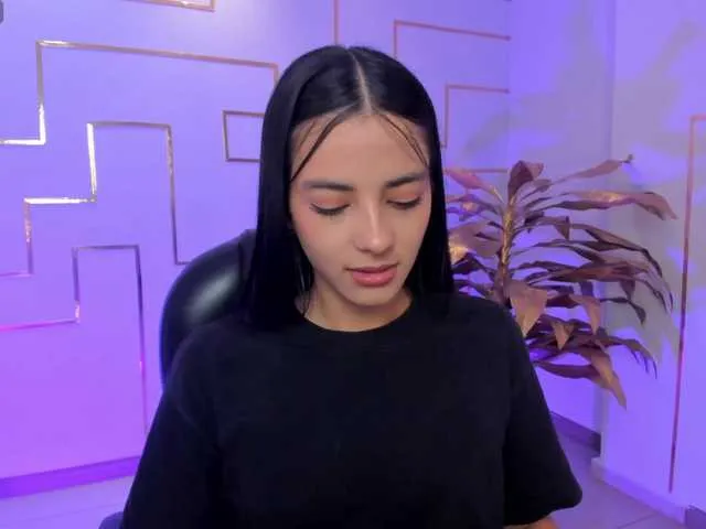 Live sex webcam photo for HannahJames #291854276