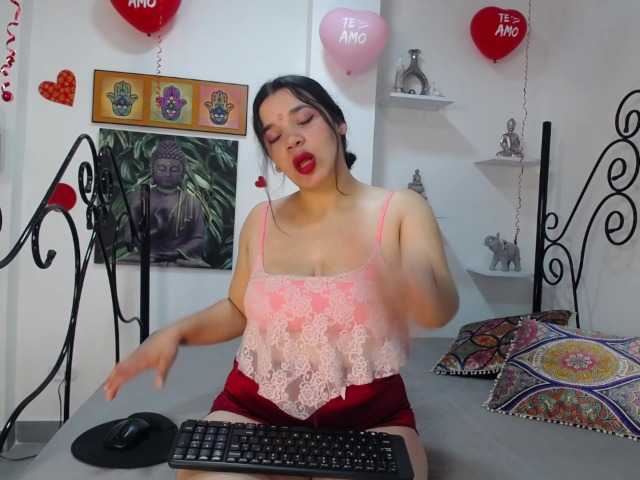 Live sex webcam photo for HannahParker #272477460