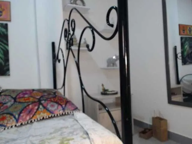 Live sex webcam photo for HannahParker #273345924