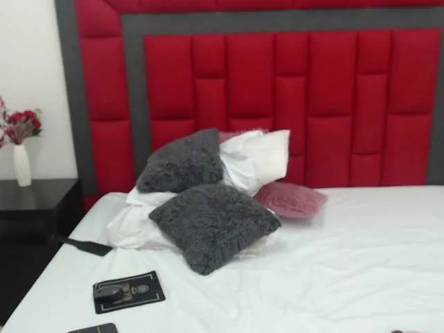 Live sex webcam photo for HannahSky #272550044