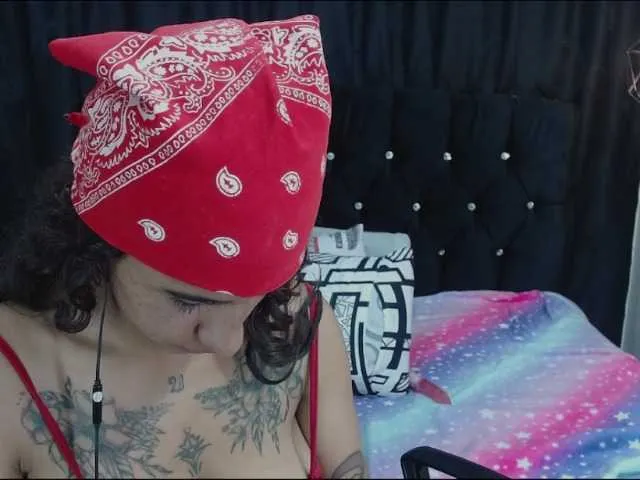 Live sex webcam photo for Hannahwolf #277140058