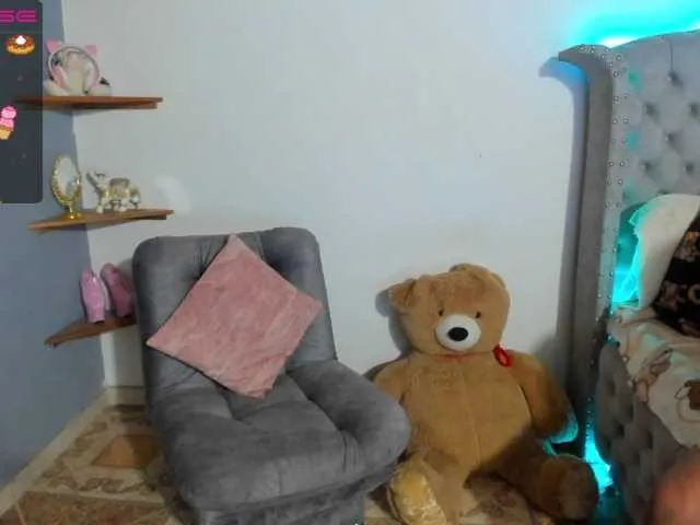 Live sex webcam photo for HannayEmily #274540417