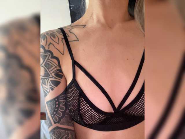 Live sex webcam photo for Happy666x #273661370