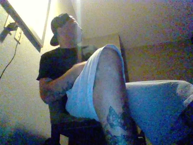 Live sex webcam photo for HappyFeelmore #276136645