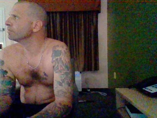 Live sex webcam photo for HappyFeelmore #276233343