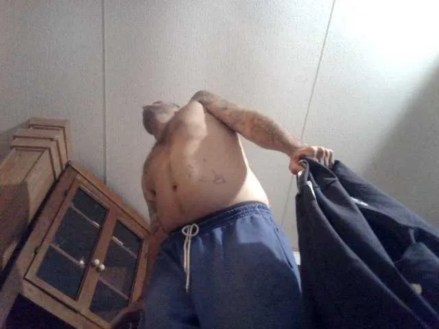 Live sex webcam photo for HappyFeelmore #277346848