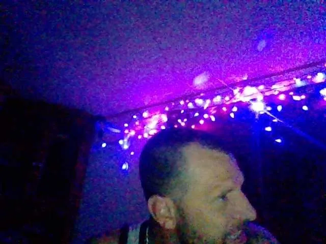 Live sex webcam photo for HappyFeelmore #277357552