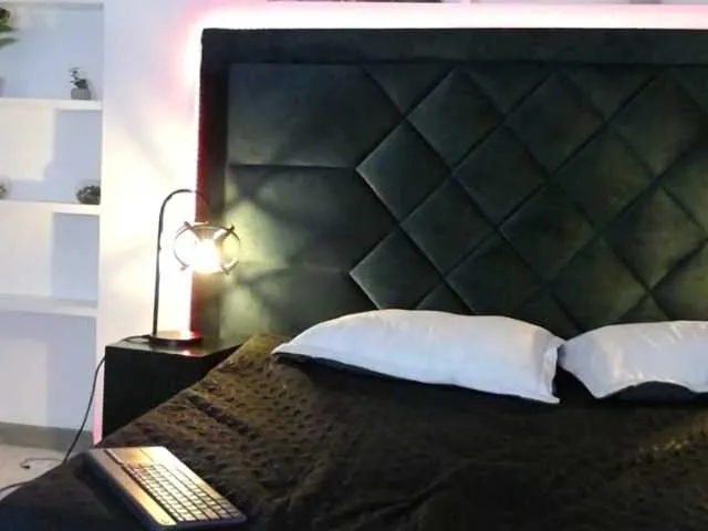 Live sex webcam photo for HappyHolly- #276278041