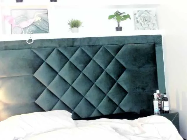 Live sex webcam photo for HappyHolly- #276621024