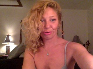 Live sex webcam photo for HarleySummers #200359183