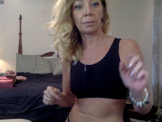 Live sex webcam photo for HarleySummers #203989048