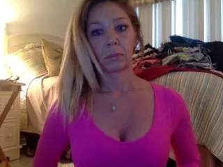 Live sex webcam photo for HarleySummers #207062751