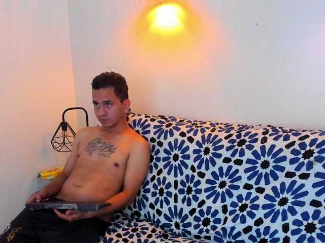 Live sex webcam photo for Harlie-n-jocker #278763559