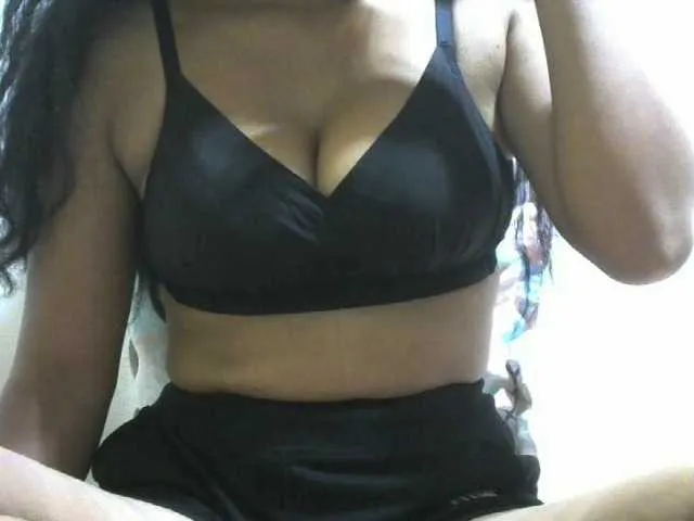 Live sex webcam photo for Harmalie #292387893
