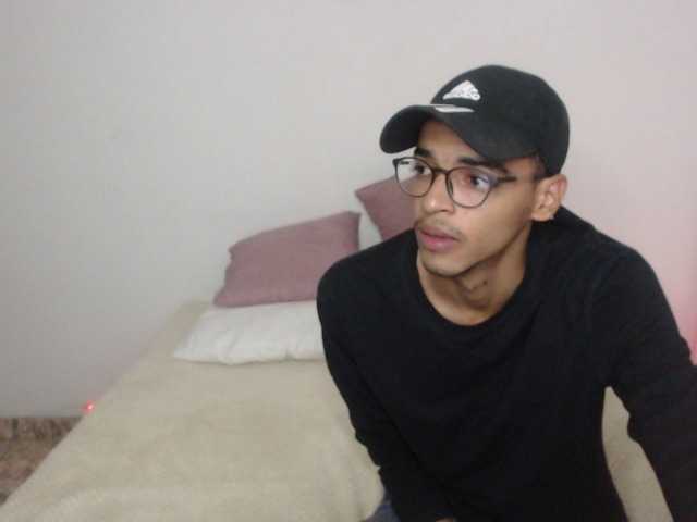 Live sex webcam photo for HarperandLiam #272103186