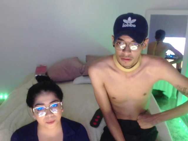 Live sex webcam photo for HarperandLiam #272135398