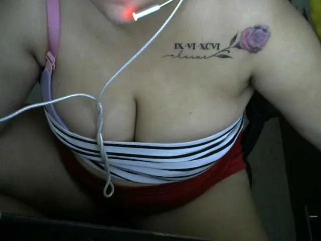 Live sex webcam photo for Havesomefun1 #271938937