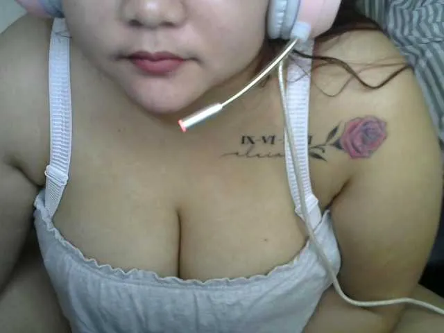 Live sex webcam photo for Havesomefun1 #271990196