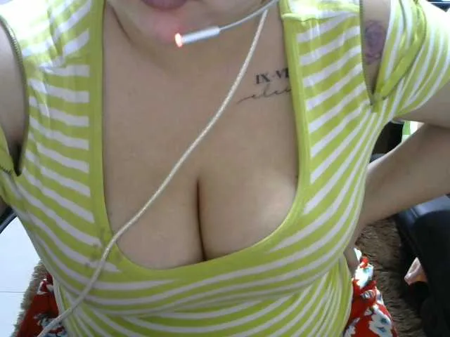 Live sex webcam photo for Havesomefun1 #272045421