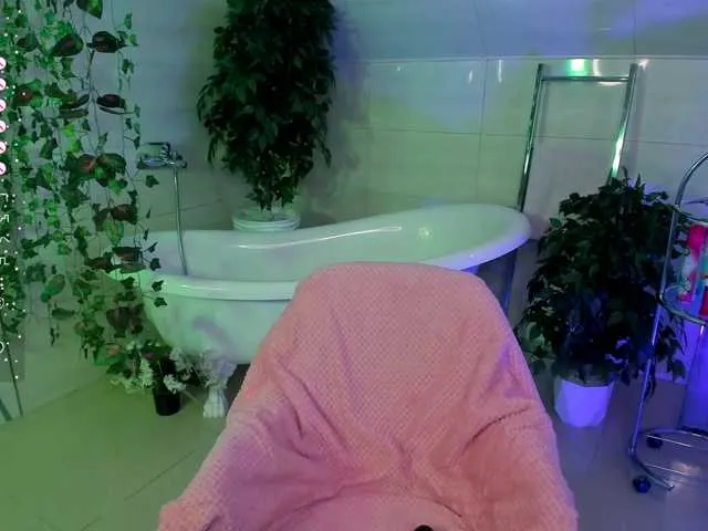 Live sex webcam photo for HayleFireHot #277116285