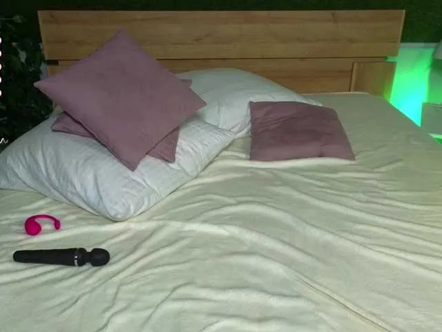 Live sex webcam photo for HayleFireHot #277924788