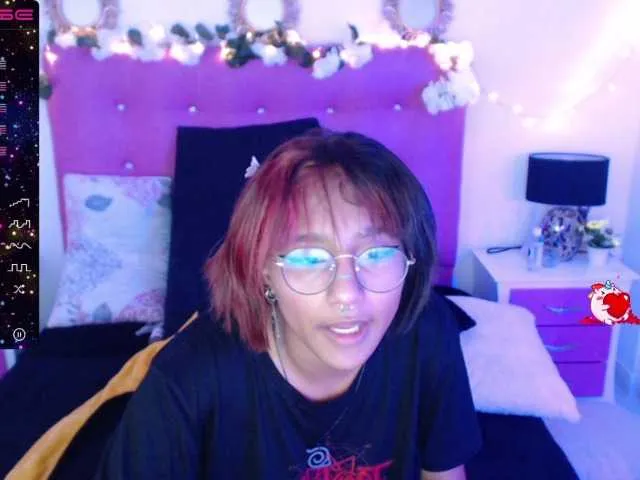 Live sex webcam photo for HaylieBirl #272982549