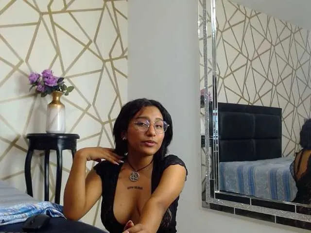 Live sex webcam photo for HaylieBirl #274552000