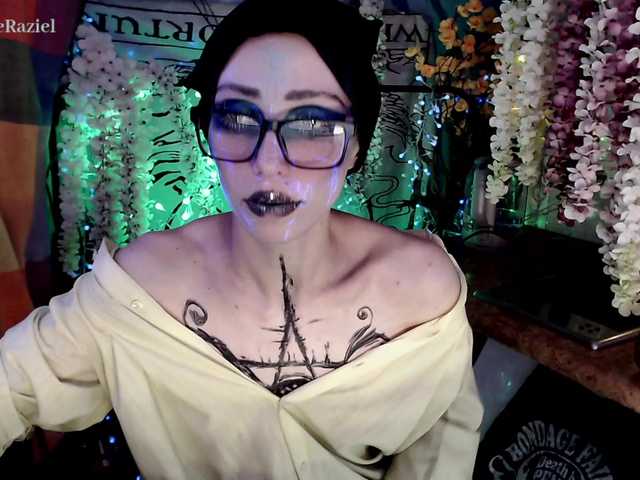 Live sex webcam photo for HazeRaziel #277950559