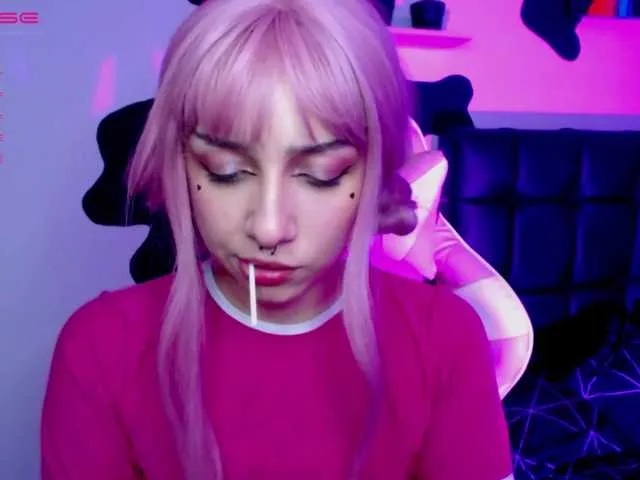 Live sex webcam photo for HazelBlair- #275504617