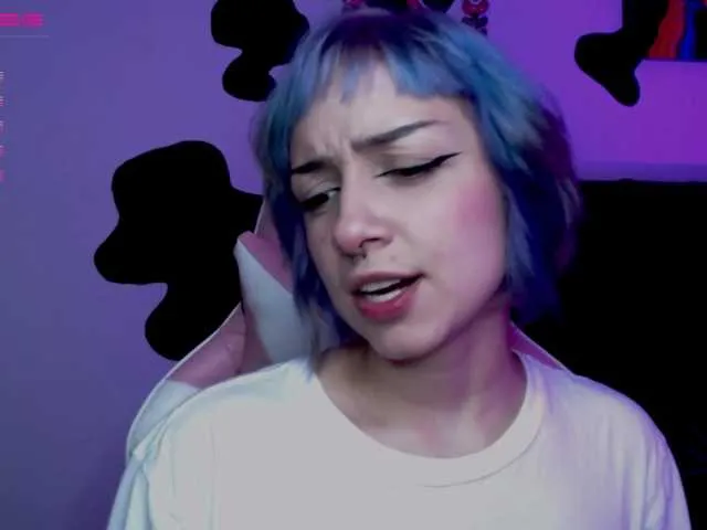 Live sex webcam photo for HazelBlair- #275512408