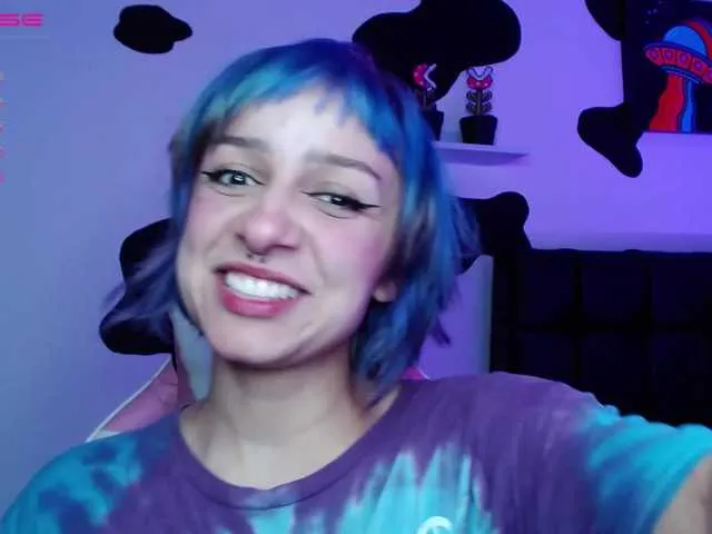 Live sex webcam photo for HazelBlair- #275529635