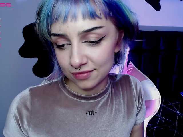 Live sex webcam photo for HazelBlair- #275570942