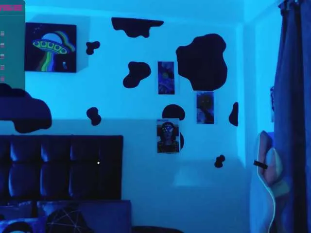 Live sex webcam photo for HazelBlair- #275725180