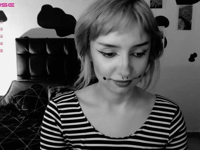 Live sex webcam photo for HazelBlair- #275900087