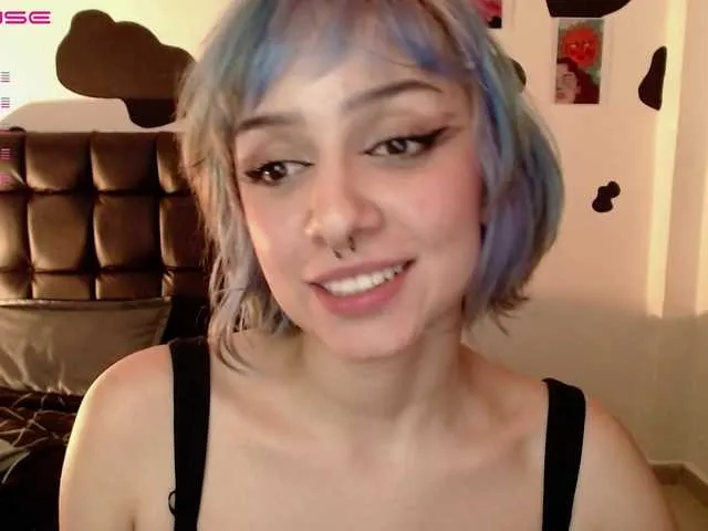 Live sex webcam photo for HazelBlair- #275910629