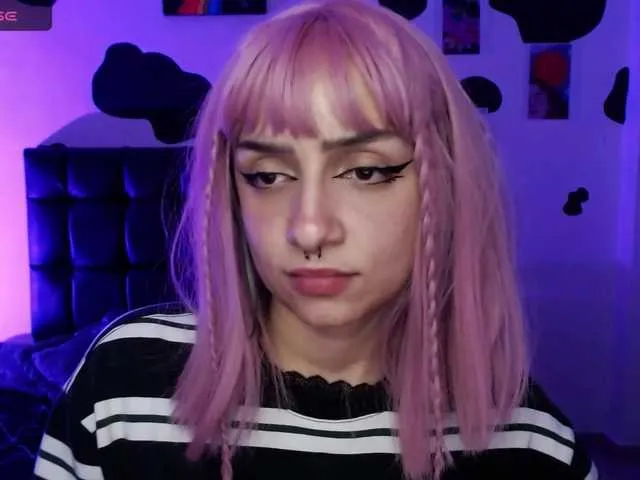 Live sex webcam photo for HazelBlair- #276086203