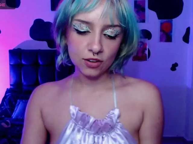 Live sex webcam photo for HazelBlair- #276099117